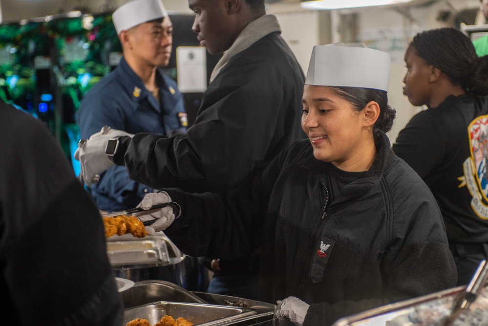 USS Ronald Reagan (CVN 76) serves Sunday brunch