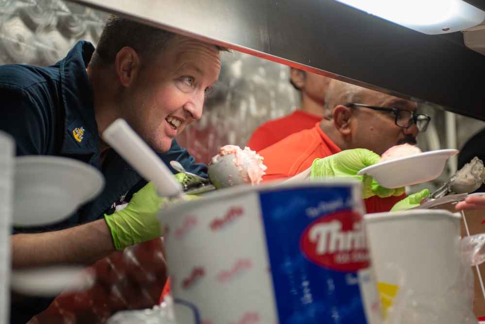 USS Ronald Reagan (CVN 76) serves Sunday brunch