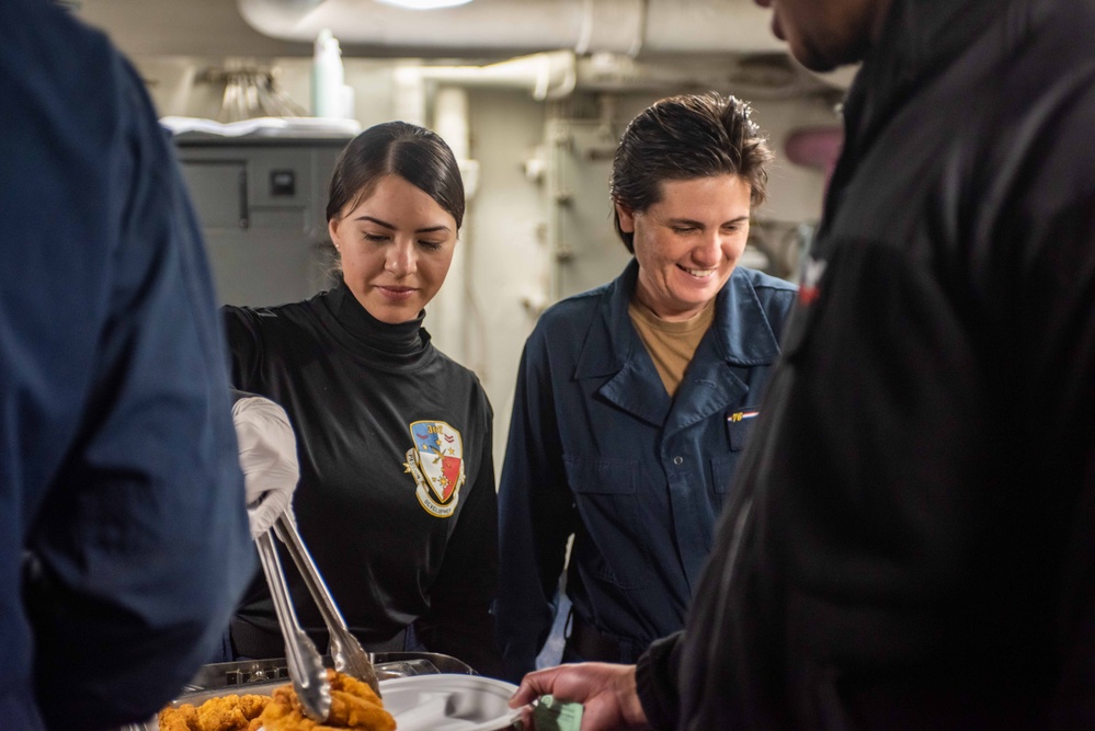 USS Ronald Reagan (CVN 76) serves Sunday brunch