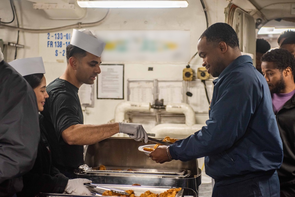 USS Ronald Reagan (CVN 76) serves Sunday brunch