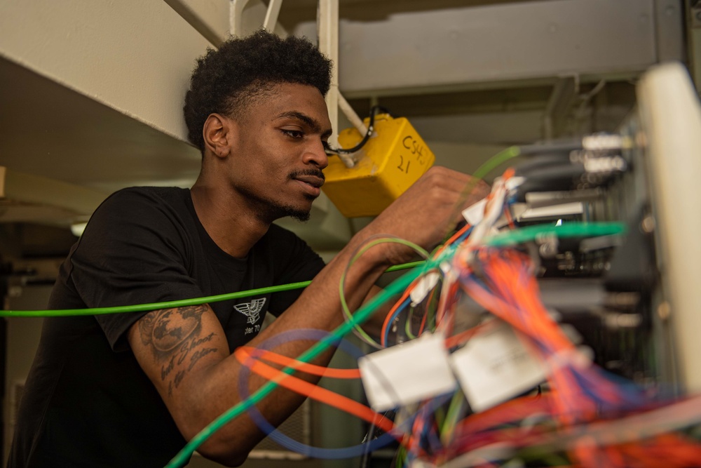 USS Carl Vinson (CVN 70) Conducts Routine Operations at Sea