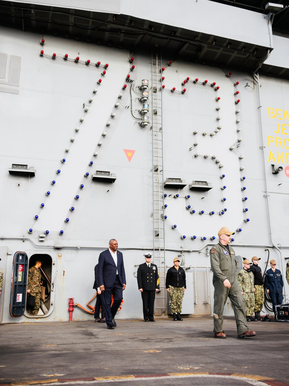 Secretary of Defense visits USS George Washington