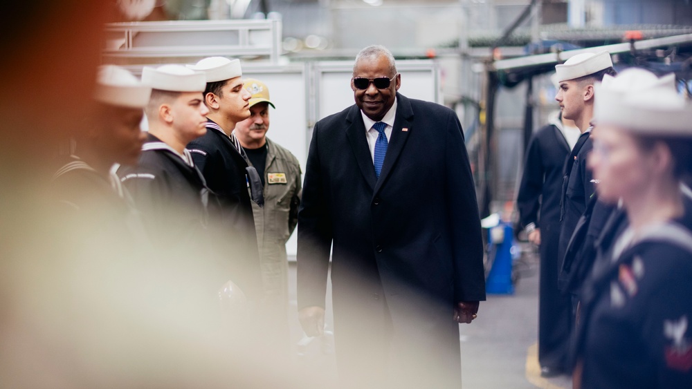 Secretary of Defense visits USS George Washington