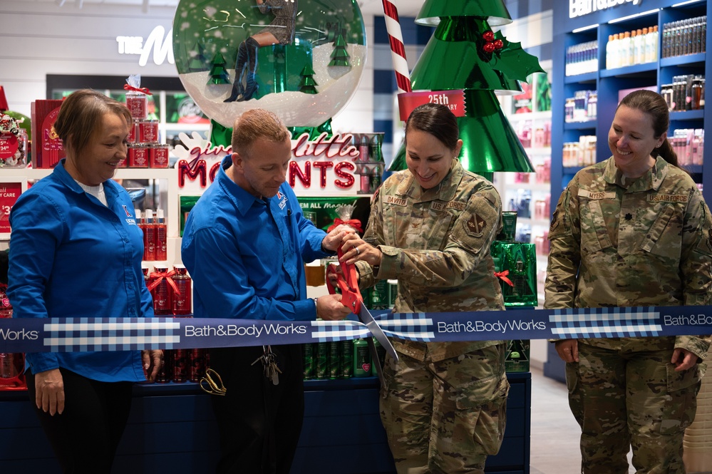 Andrews Exchange celebrates Bath &amp; Body Works grand opening