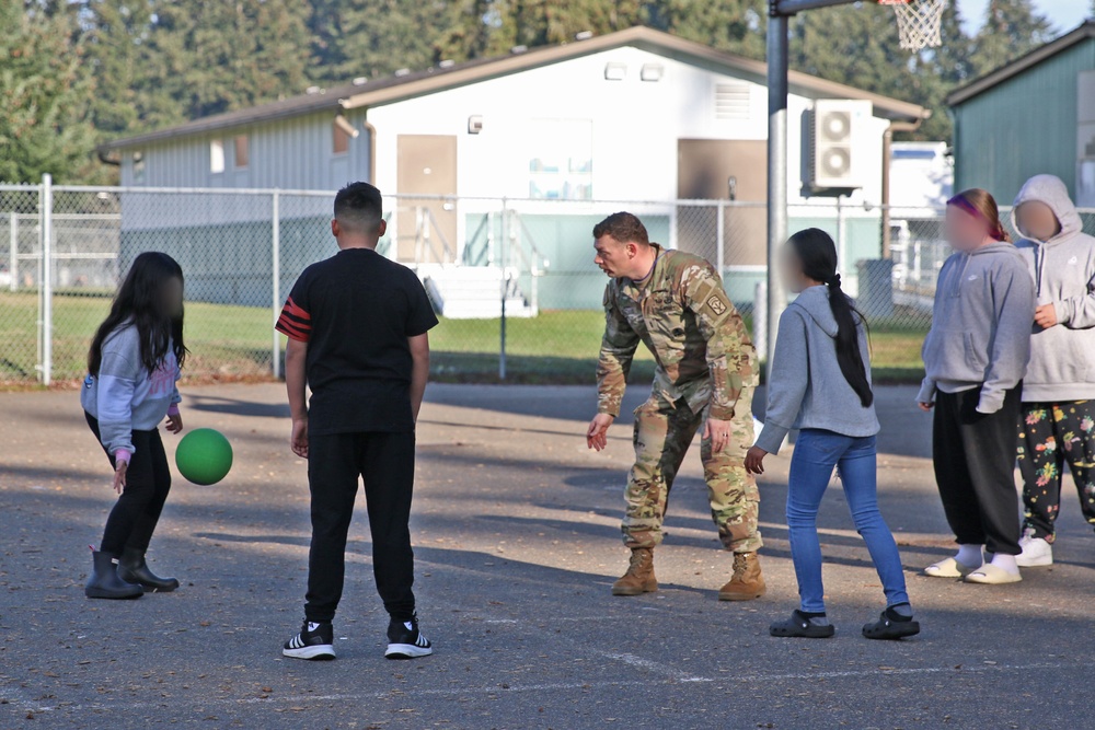 Rest Assured Soldiers visit Thompson Fifth Graders