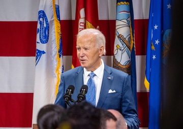 President and First Lady Join Coast Guard Sector New York for Friendsgiving Celebration