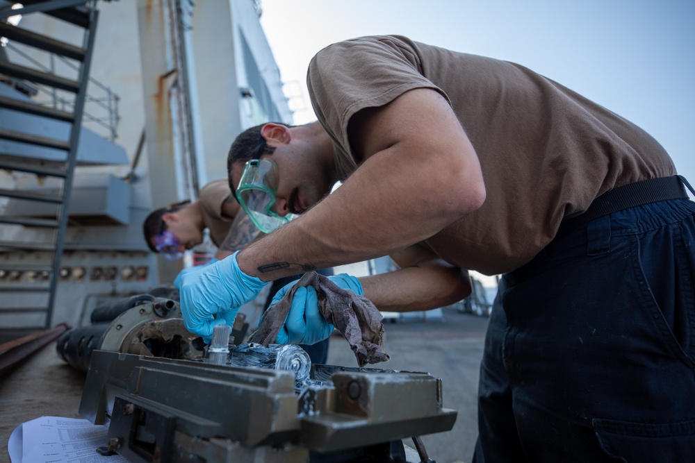 MK 38 Maintenance Aboard the USS Cole