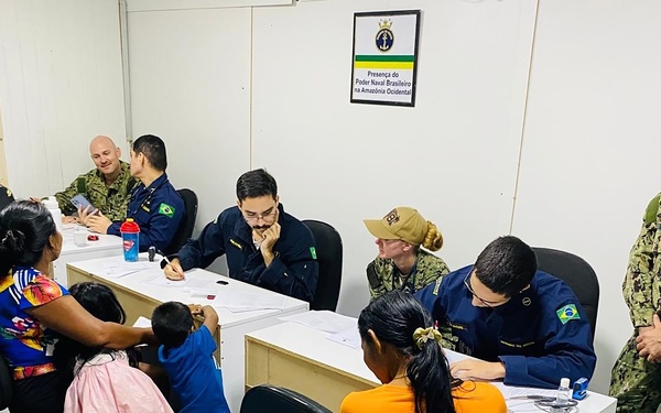 U.S. Navy Sailors Works Alongside Brazilian Counterparts in Riverine Humanitarian Mission