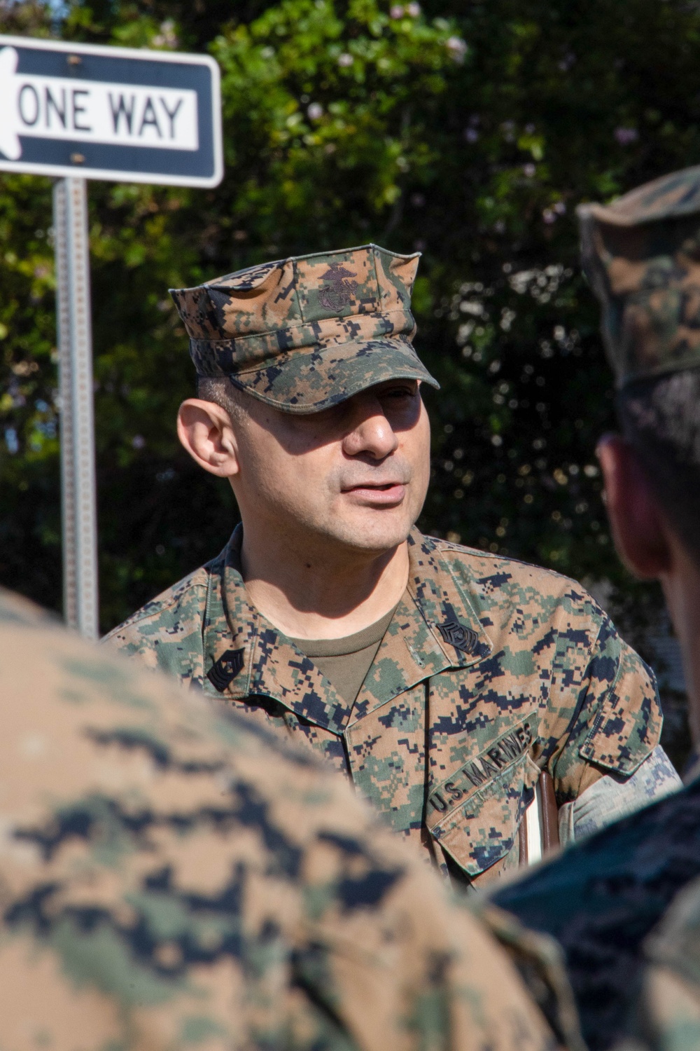 Lt. Gen. Jerry Carter visits MWCS-18, Bravo Co