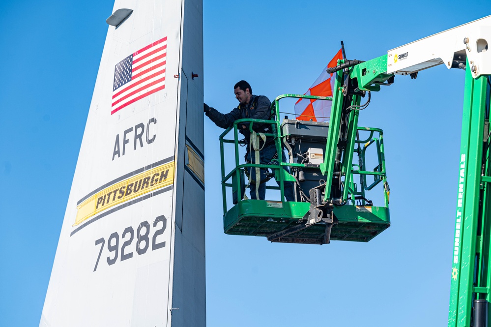 The Last Hercules: The 911th Airlift Wing bids farewell to final C-130H