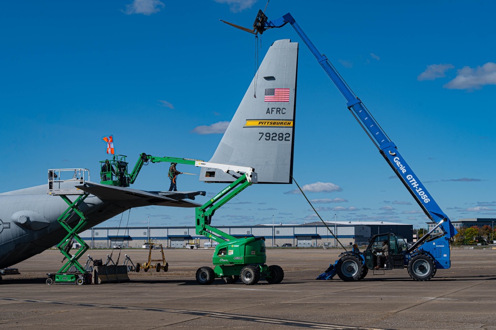 The Last Hercules: The 911th Airlift Wing bids farewell to final C-130H