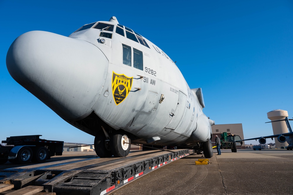 The Last Hercules: The 911th Airlift Wing bids farewell to final C-130H