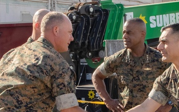 Lt. Gen. Jerry Carter visits VMU-3, MAG-24