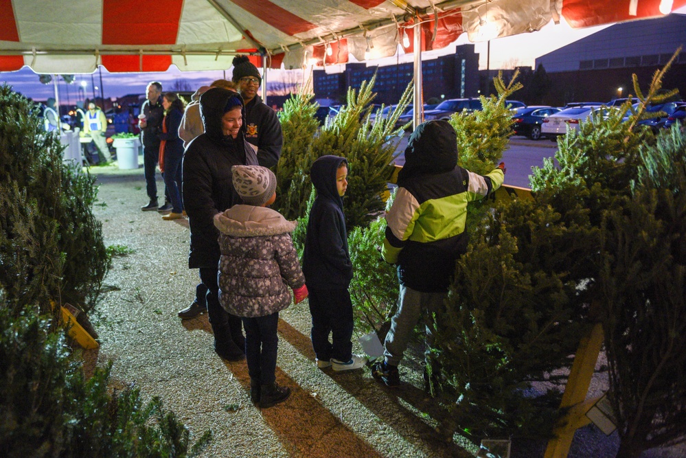 MWR Hosts Holiday Extravaganza