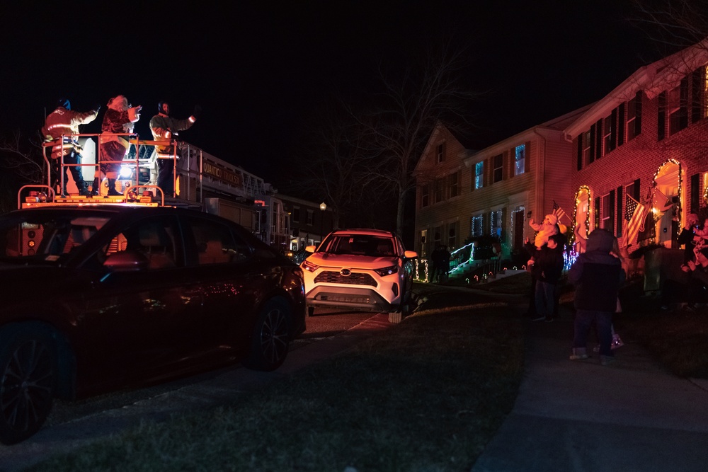 Santa brings cheer to residents of MCB Quantico neighborhoods