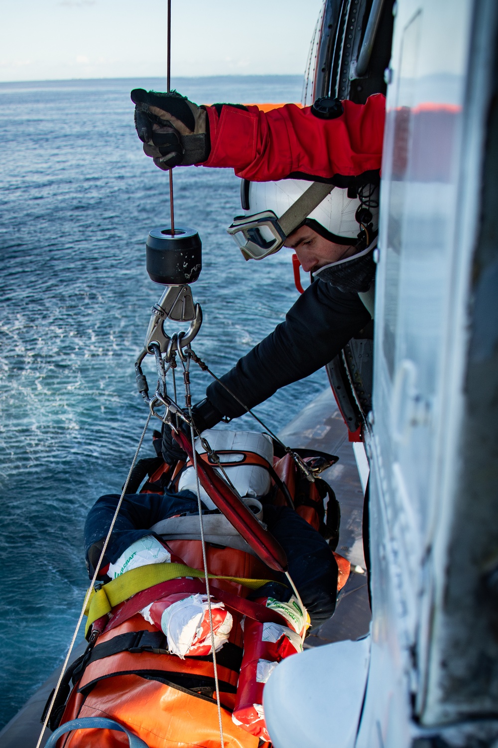 Whidbey SAR and USS Maine Conduct Hoist Exercise