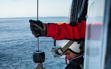 Whidbey SAR and USS Maine Conduct Hoist Exercise