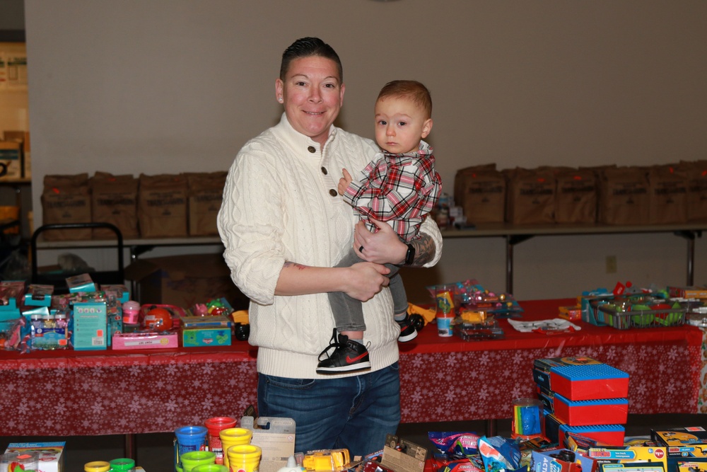 Soldiers and families enjoy holiday festivities