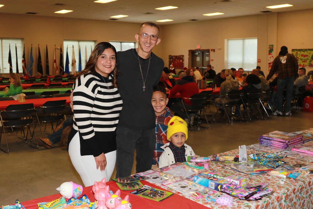 Soldiers and families enjoy holiday festivities