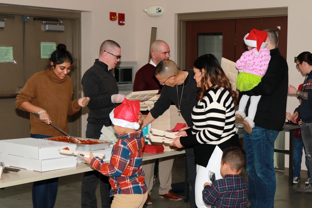 Soldiers and families enjoy holiday festivities