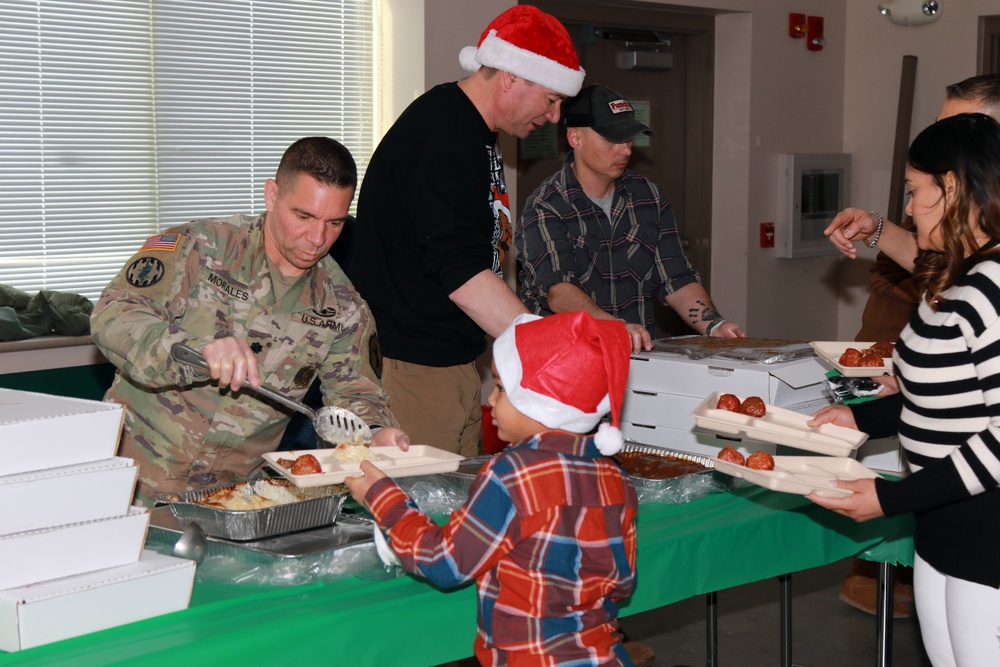 Soldiers and families enjoy holiday festivities