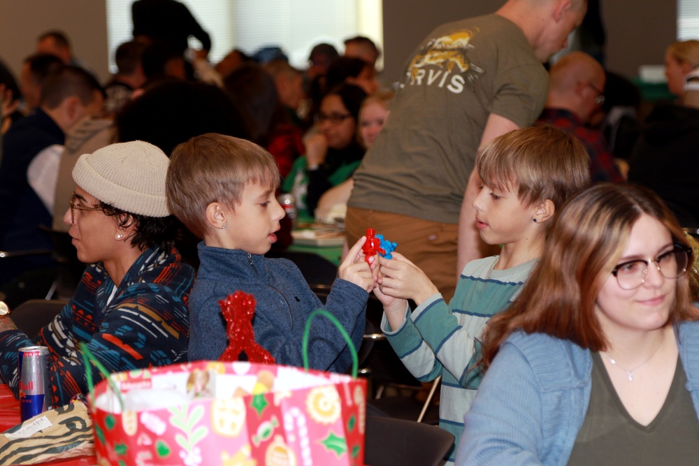 Soldiers and families enjoy holiday festivities