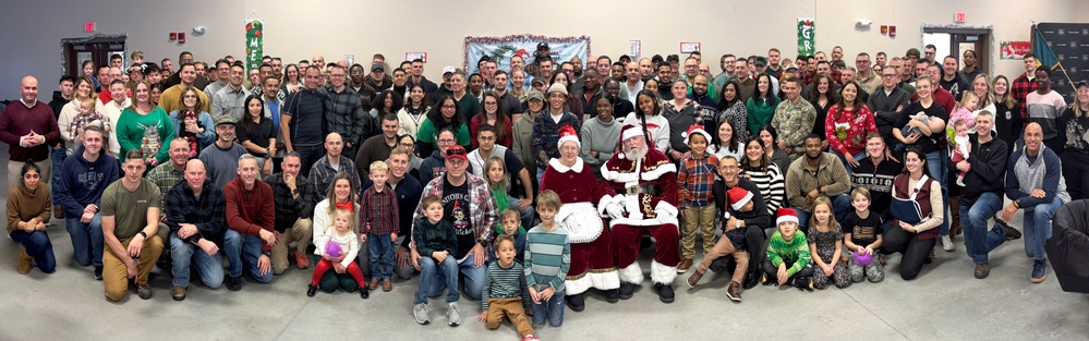 Soldiers and families enjoy holiday festivities