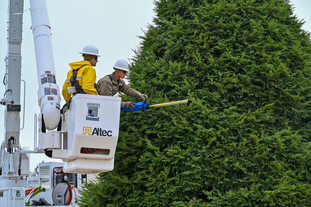 Team Beale continues winter tradition of trimming the holiday tree