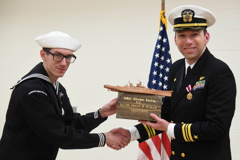 Navy Reserve Center Sioux Falls holds Change of Command Ceremony