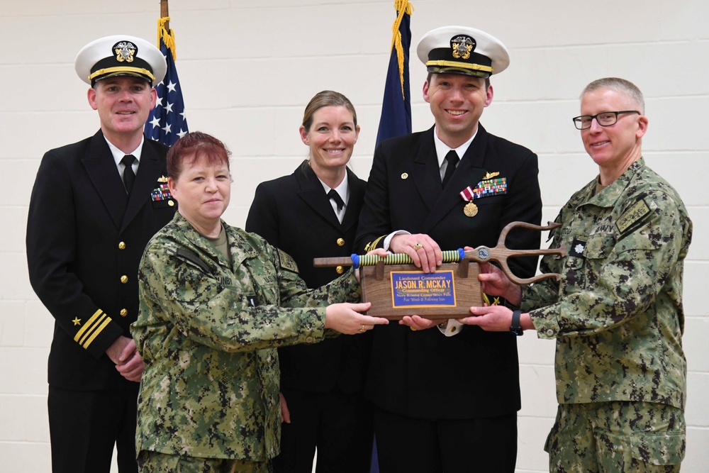 Navy Reserve Center Sioux Falls holds Change of Command Ceremony