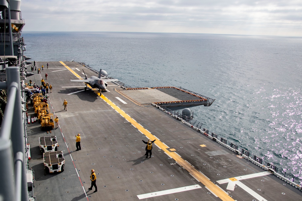 U.S. Sailors and Marines Perform Flight Operations during Steel Knight