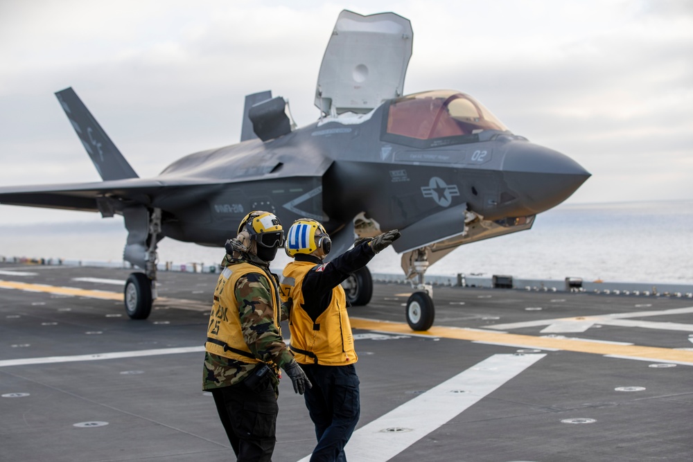 U.S. Sailors and Marines Perform Flight Operations During Steel Knight