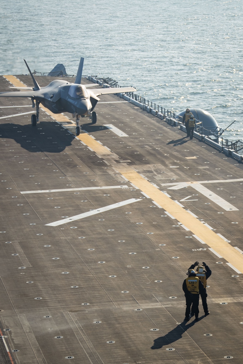 U.S. Sailors and Marines Perform Flight Operations During Steel Knight