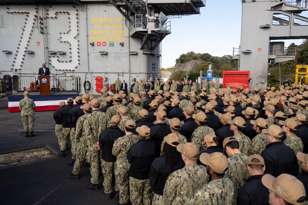 SD Visits USS George Washington (CVN 73)