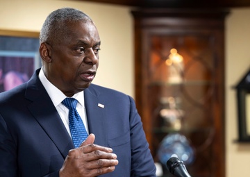 SD Visits USS George Washington (CVN 73)