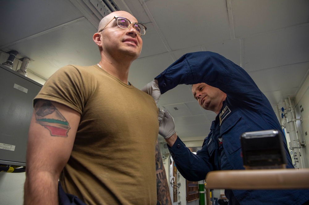 Sailors receive flu shots aboard Boxer