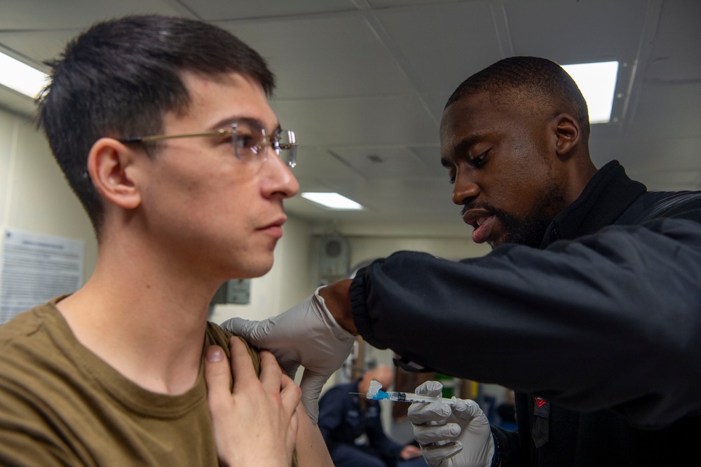 Sailors receive flu shots aboard Boxer