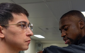 Sailors receive flu shots aboard Boxer