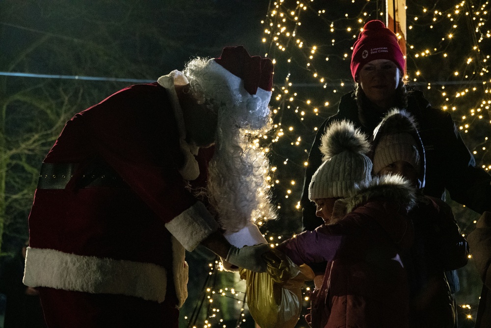 Deployed Soldiers Light Up the Night at Festive Tree Lighting Ceremony