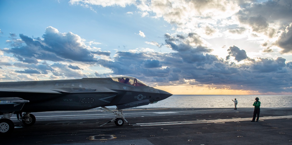 USS Carl Vinson (CVN 70) Conducts Routine Flight Operations in the Philippine Sea