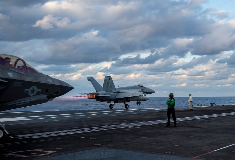 USS Carl Vinson (CVN 70) Conducts Routine Flight Operations in the Philippine Sea