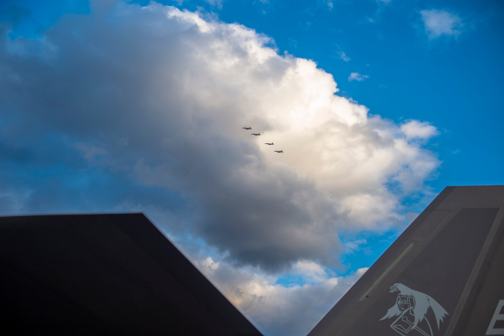 USS Carl Vinson (CVN 70) Conducts Routine Flight Operations in the Philippine Sea