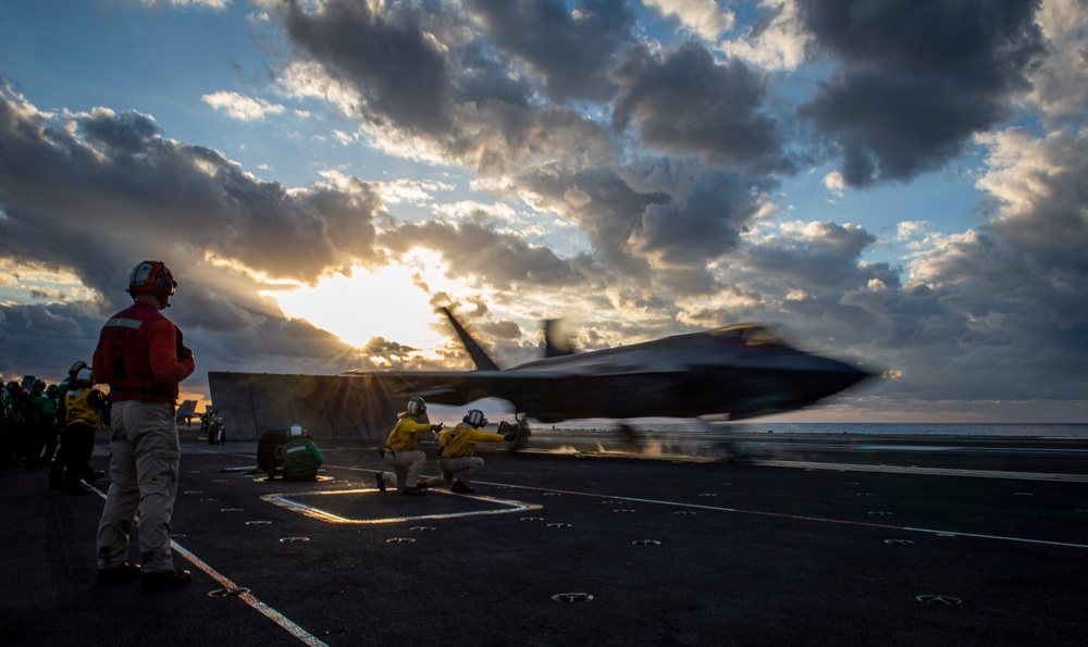 USS Carl Vinson (CVN 70) Conducts Routine Flight Operations in the Philippine Sea