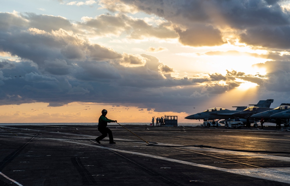 USS Carl Vinson (CVN 70) Conducts Routine Flight Operations in the Philippine Sea