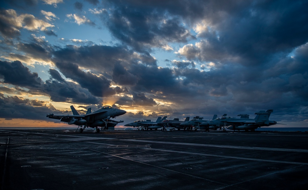 USS Carl Vinson (CVN 70) Conducts Routine Flight Operations in the Philippine Sea