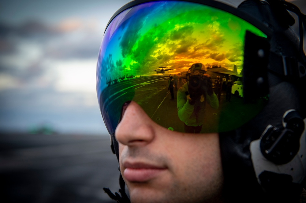 USS Carl Vinson (CVN 70) Conducts Routine Flight Operations in the Philippine Sea