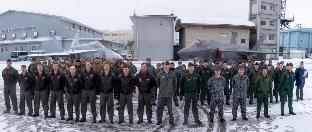 U.S. Marines work with Japanese Self-Defense personnel