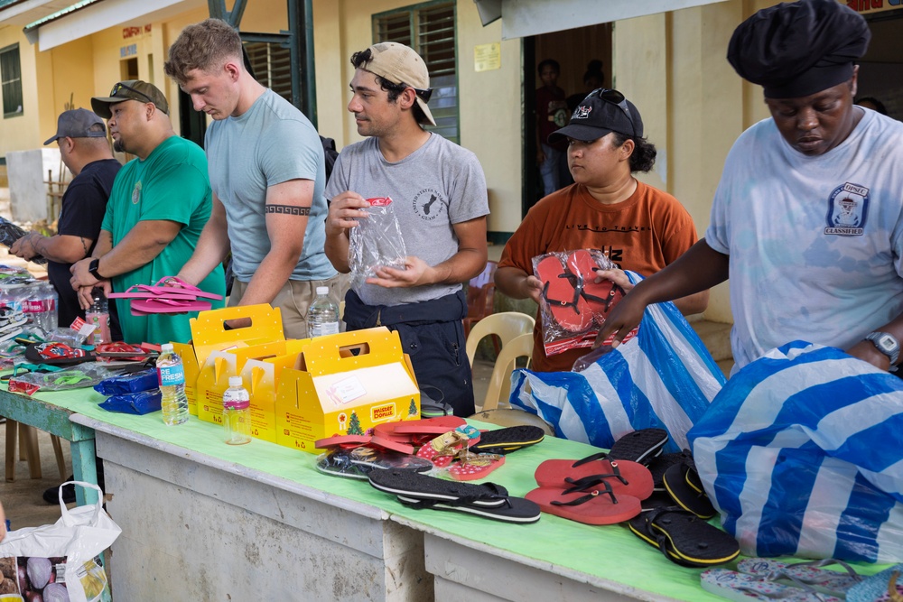 USNS Charles Drew Visits Aeta School during Community Outreach