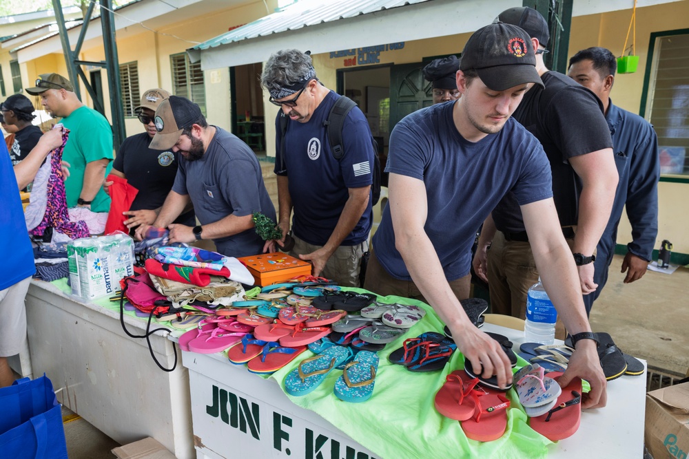 USNS Charles Drew Visits Aeta School during Community Outreach