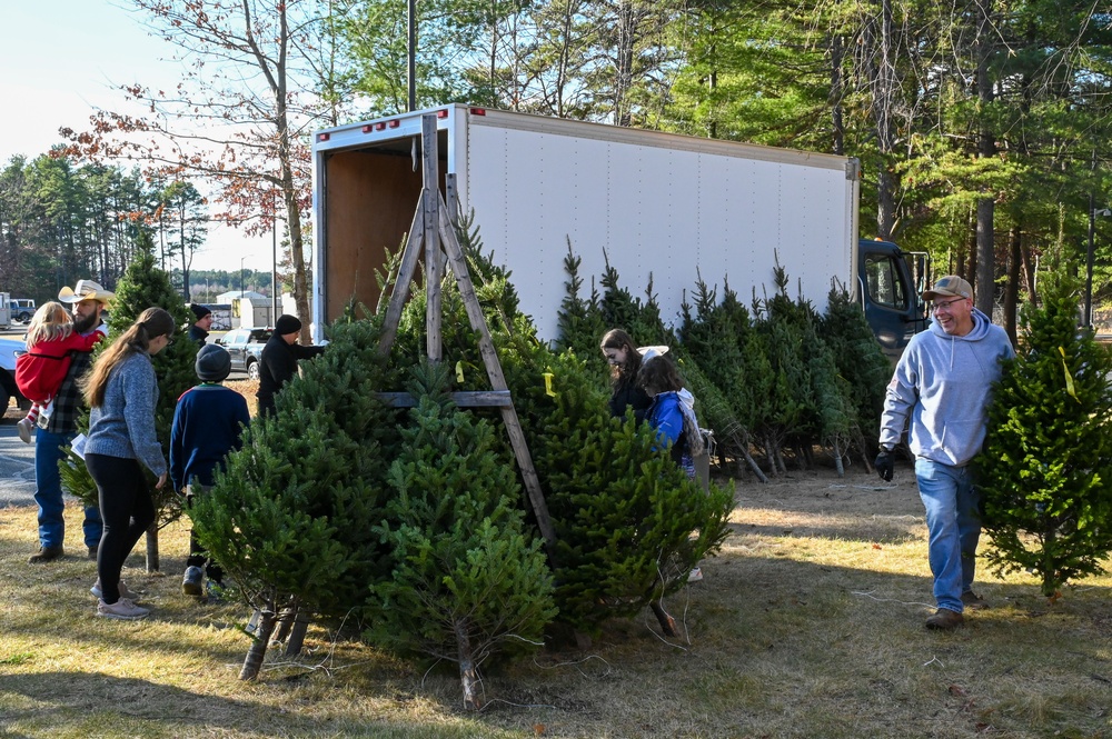 104th Fighter Wing kicks off the holiday season with a festive community event